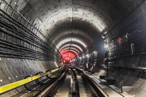 Verrückt: Unbekannte richten Büro in Berliner U-Bahn-Tunnel ein 