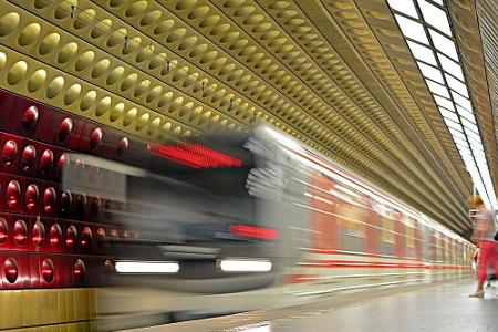 Deutlich futuristischer geht es unter Tschechiens Hauptstadt Prag zu. Station Flora stammt aus den 1970ern und fällt vor all...