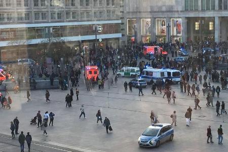 Massenschlägerei auf Berliner Alexanderplatz