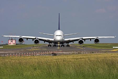 f Airbus A380_STAR-MEDIA.jpg