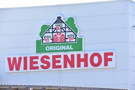 Wiesenhof Logo am Werk in Lohne, Kreis Vechta Logo des gro�...