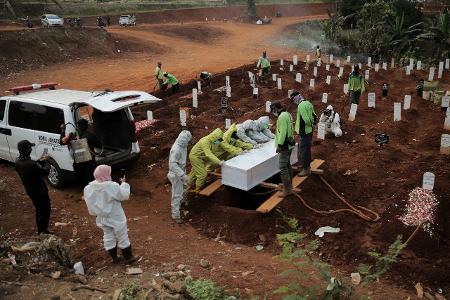 In Indonesien wird das öffentliche Leben eingeschränkt