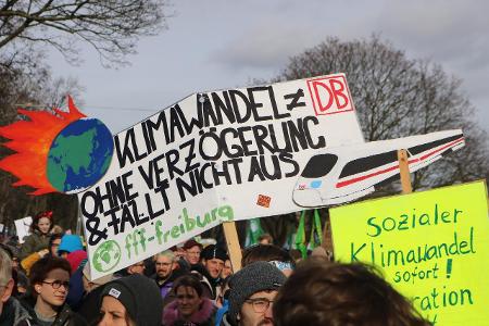 Hamburg Fridays for Future Demo Streik Plakat Deutsche Bahn