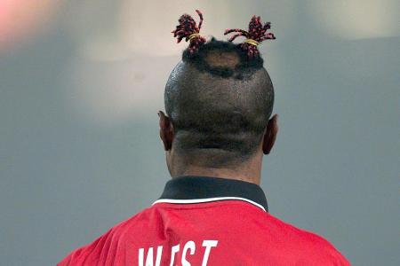 Noch vor Fertigstellung des Vogelnest-Stadions in Peking, trug der Ex-Lauterer Taribo West ein ähnliches Modell auf dem Kopf.