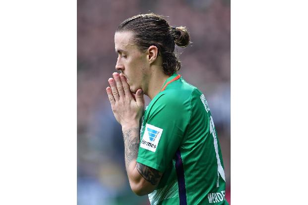 Der Mann von heute trägt Dutt! Max Kruse mit einem kleinen Knoten am Hinterkopf.