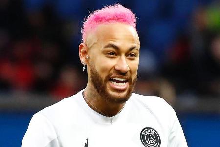 In späteren Jahren wurde es bei Neymar allerdings auch nicht unbedingt besser. Hier beim Aufwärmen vor einem Spiel von Paris...