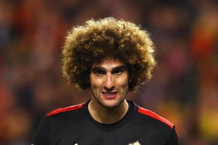 Die dunkle Lockenmähne war Fellaini auf Dauer wohl doch etwas langweilig. Der Belgier taucht seine Haarpracht deshalb kurzum...