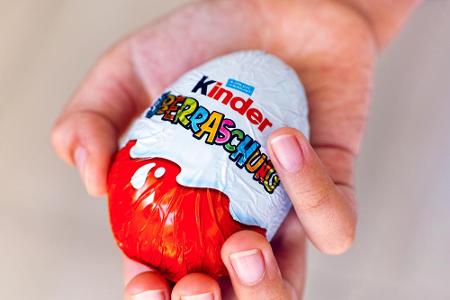 Kinder weltweit lieben sie. Doch in den USA sind Überraschungs-Eier verboten. Aufgrund der Erstickungsgefahr. Wird man bei d...