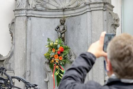 Das Manneken Pis zählt zu den Wahrzeichen Brüssels. Was die nur gut 60 Zentimeter große Bronzestatue dafür qualifiziert, ble...