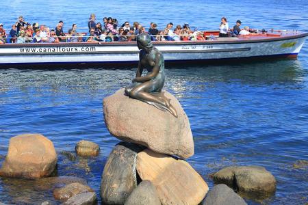 Ähnliches gilt für die Kleine Meerjungfrau an der Uferpromenade von Kopenhagen. Die traurig dreinblickende Dame aus Bronze l...