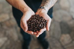 Siegel auf Kaffee: Diese Vorteile bringen sie Kaffeebauern und Händlern