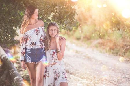 Egal ob Rock oder kurze Hose: Bei Sommerwetter kann man nahezu alles tragen, Hauptsache es ist luftig!