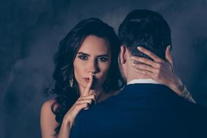 Verbotener Sex: Warum Tabus uns so heiß machen