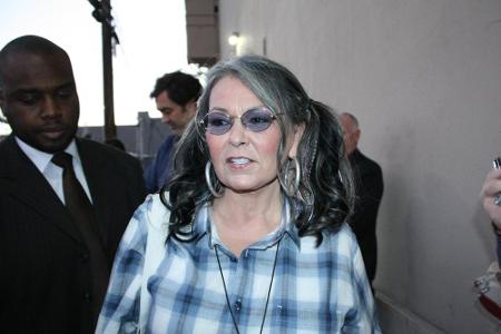 1970 wurde Comedy-Schwergewicht Roseanne Barr (63) mit 17 schwanger. Ihre Tochter gab sie schließlich zur Adoption frei. Jah...