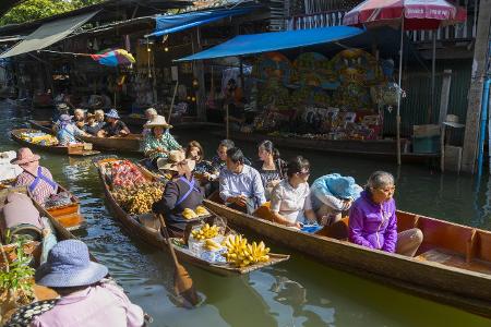 Floating Market Imago robertharding.jpg
