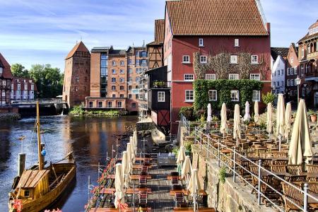 ...und zwar Lüneburg! Die Universitätsstadt blickt auf eine mehr als tausendjährige Geschichte zurück. Salz war hier im Mitt...