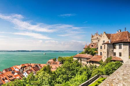 Ebenfalls in Baden Württemberg befindet sich das Städtchen Meersburg. Gelegen am Bodensee, ist die Altstadt in den Sommermon...