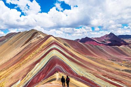 Lange waren die bunten Gesteinsschichten des sogenannten Rainbow Mountains in Peru unter Schnee und Eis versteckt. Wärmere T...