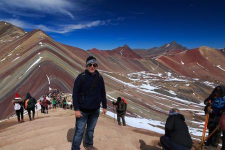 Darunter leidet die Natur. Schmale Wanderwege reichen längst nicht mehr aus, um die Scharen an Besuchern auf den über 5.000 ...