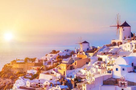 Die Begeisterung für die griechische Mittelmeerinsel Santorin ist nichts Neues - durch 