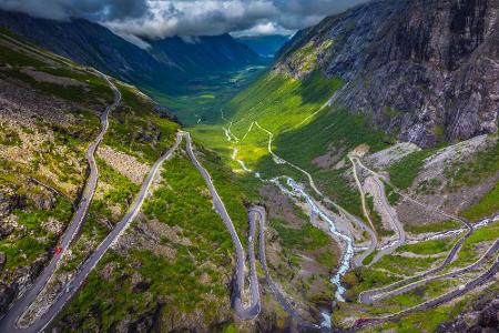 Der Trollstigen (55.800 Hashtags) ist eine der bekanntesten Touristen-Strecken in Norwegen. Übersetzt heißt sie Trollleiter,...