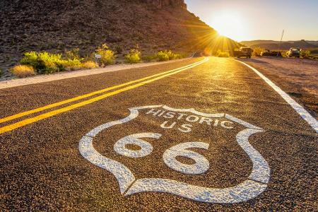 Mit 1.198.035 Hashtags bleibt sie unschlagbar: die Route 66. Sie ist 3.945 Kilometer lang und führt von Chicago bis nach Kal...