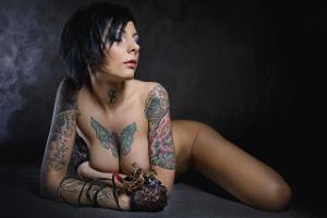 Jetzt wird es heiß: 21 sexy Tattoo-Girls zeigen Ihre (Haut)kunst