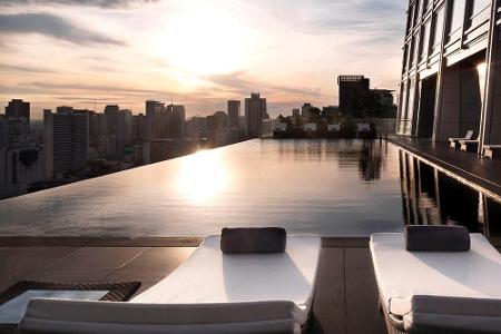 Schwimmend Bangkok von oben betrachten