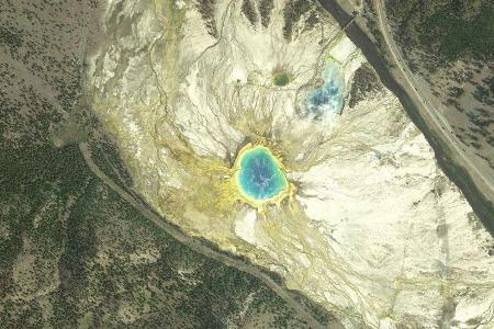 heiße Quelle Yellowstone.JPG