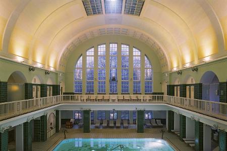 Holthusenbad CR Bäderland Hamburg kleiner.jpg