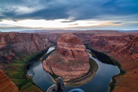 Eine wirklich runde Sache ist der Horseshoe Bend (Pferdehuf). Geschaffen hat diese Felsformation im US-Bundesstaat Arizona d...