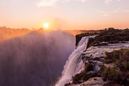 Nichts für schwache Nerven ist der Devil's Pool in Sambia. Nett im Wasser plantschen ist hier eher weniger Programm. Wer den...