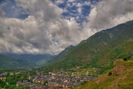 Die pittoreske Stadt Benasque ist ganz untypisch für Spanien - und das, obwohl es mitten in den Pyrenäen liegt. Aber genau d...