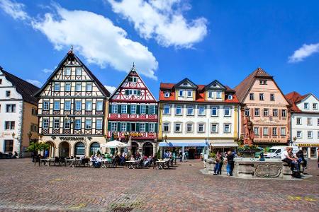 Bad Mergentheim ist ein romantischer Kurort im Nordosten Baden-Württembergs. Die Stadt ist für seine drei Trinkquellen und d...