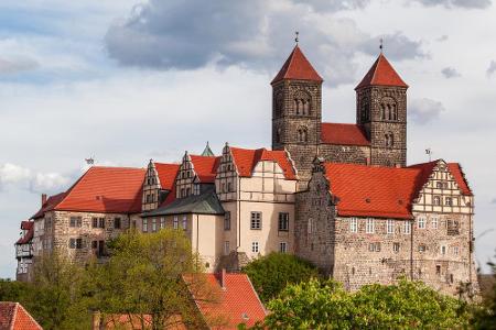 Seit 1994 befindet sich Quedlinburg auf der UNESCO-Liste des Weltkulturerbes. In der Altstadt gibt es Fachwerkhäuser aus ach...