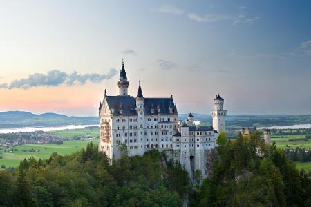 Ein echter Klassiker ist die Romantische Straße. 413 Kilometer führt die Strecke von Würzburg nach Füssen. Auf dem Weg liege...