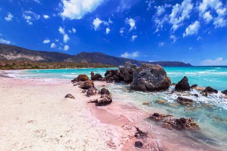 Der Strand der zu Kreta gehörenden Mini-Insel Elafonissi ist auf der ganzen Welt bekannt. Das liegt am faszinierenden Sand, ...