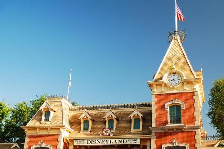 Platz 1: Disneyland, Anaheim, USA. Spitzenreiter ist - wie sollte es anders sein - wieder ein Freizeitpark von Disney. Der i...