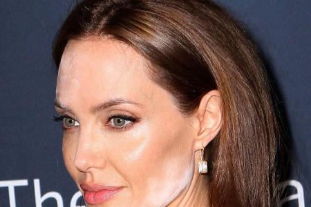 Puder-Panne deluxe: Angelina Jolie (42) bei der Premiere von 