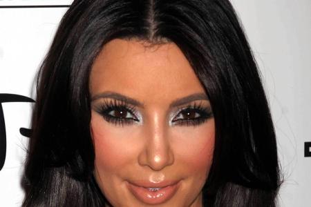 Concealer zu hell, Rouge zu stark - auch Kim Kardashian (36) ist schon in die ein oder andere Make-up-Falle getappt.