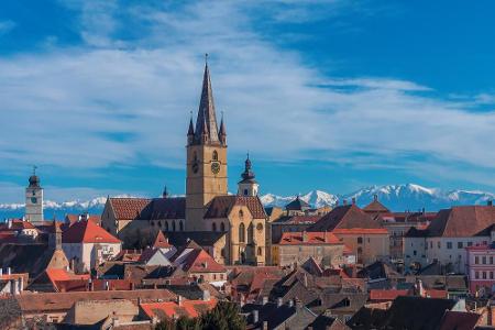 Rang sechs geht nach Transsilvanien: Sibiu oder Hermannstadt ist für seine germanische Architektur in der Altstadt bekannt, ...