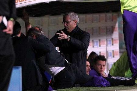 Beim Serie-A-Spiel AC Florenz gegen Novara Calcio am 36. Spieltag der Saison 2011/2012 ging AC-Trainer Delio Rossi auf Adam ...