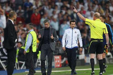 Im Champions-League-Halbfinale 2010/11 wurde „The Special One“ auf die Tribüne verbannt, da er eine Entscheidung des Schieds...
