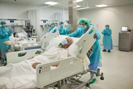 Intensivbetten in einem Krankenhaus