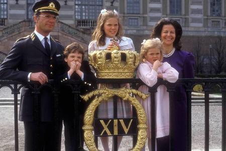 Die schwedische Königsfamilie - Victoria in der Mitte - bei der Arbeit: Repräsentieren und Posieren