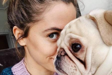 Schlager-Star Vanessa Mai (27) zeigt sich auf Instagram immer wieder mit ihrem Mops Ikaro. Zum Welthundetag wird es sicherli...