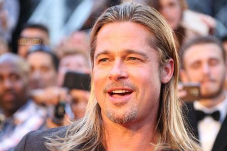 Viele Fans sind sich einig: Brad Pitt sieht eigentlich immer gut aus. Die kurzen Haare stehen ihm jedoch besser!