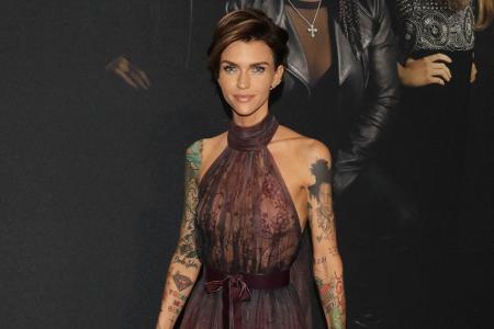 Schauspielerin Ruby Rose ist ebenfalls wieder solo unterwegs: Am 1. April verkündete sie die Trennung von Musikerin Jessica ...