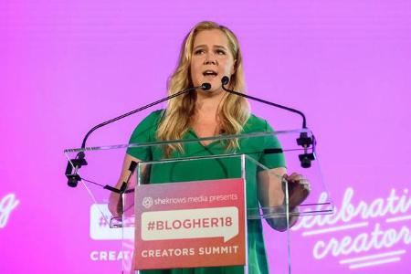 Aktuell wird Amy Schumer von ihrer Schwangerschaft ausgebremst. Die Comedienne musste einige Gigs ihrer Tour verschieben, wu...