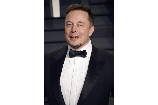 Den Weg zu dem einmaligen Projekt ebnete ihnen Space-X-Boss Elon Musk, der an der Produktion des ersten ISS-Hollywoodfilms m...